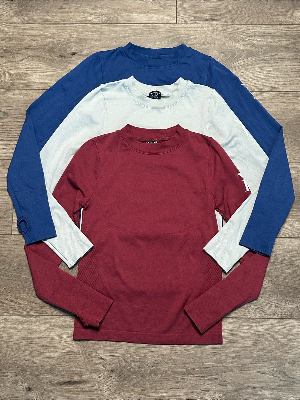 Victoria Rose Equestrian Long Sleeve Performance Tops Thumbholes Blue Red XS